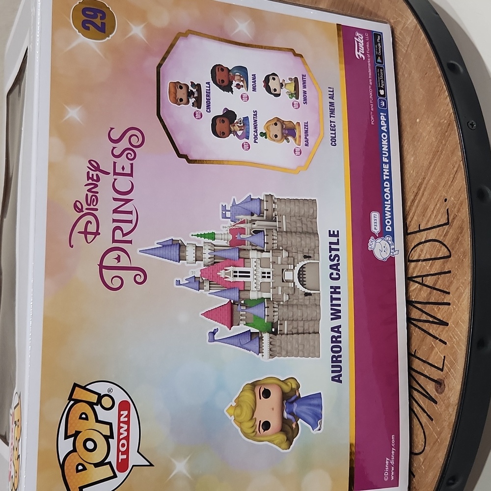 Funko Aurora with Castle Vinyl Figure - Picture 4 of 6